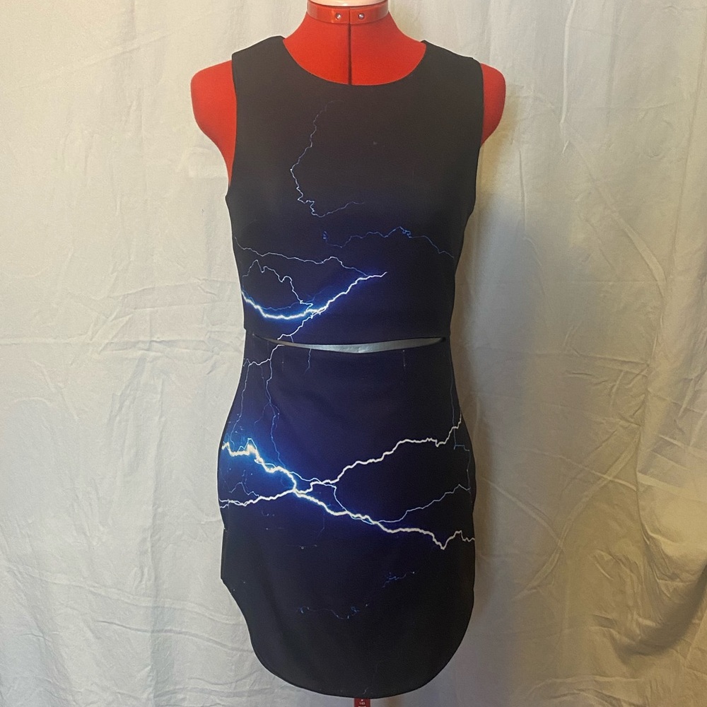 Stomach slit mini dress from Tigermist